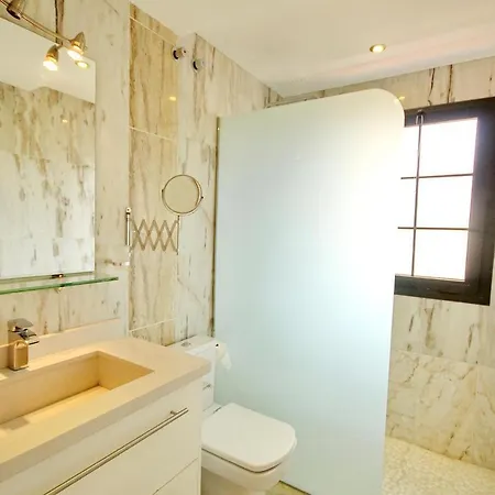 Apartment апартаменты, 2 уровня, 3 спальни, до 6 человек, El Duque, Costa Adeje.